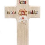 Houten kruisje Jezus in ons midden