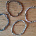 Armband met kruisjes