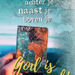minikaartje 'God is voor je, achter je'